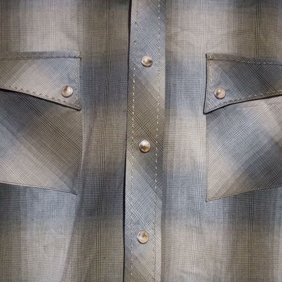 Wrangler Men's Blue and Gray Plaid Button Down Shirt - Picture 4 of 8